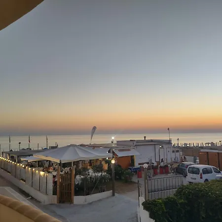 度假居 Cento Passi Dal Mare